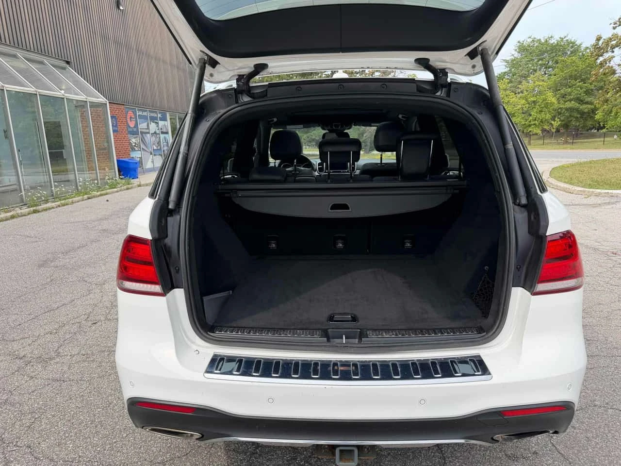 Mercedes-Benz GLE 400 4MATIC | CARFAX | АВТОКРЕДИТ БЕЗ ПЪРВОНАЧАЛНА, снимка 14 - Автомобили и джипове - 55419858