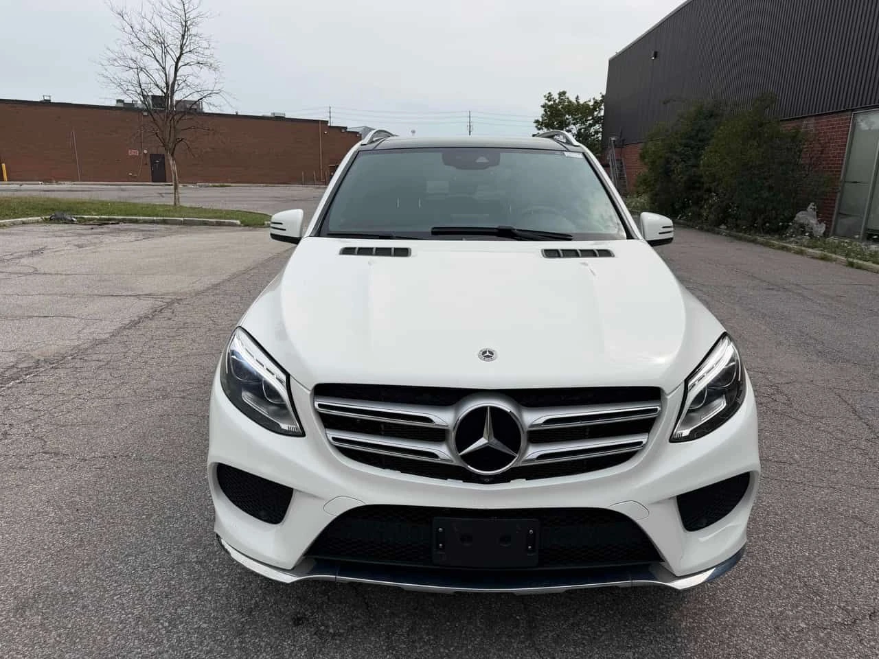 Mercedes-Benz GLE 400 4MATIC | CARFAX | АВТОКРЕДИТ БЕЗ ПЪРВОНАЧАЛНА, снимка 2 - Автомобили и джипове - 55419858