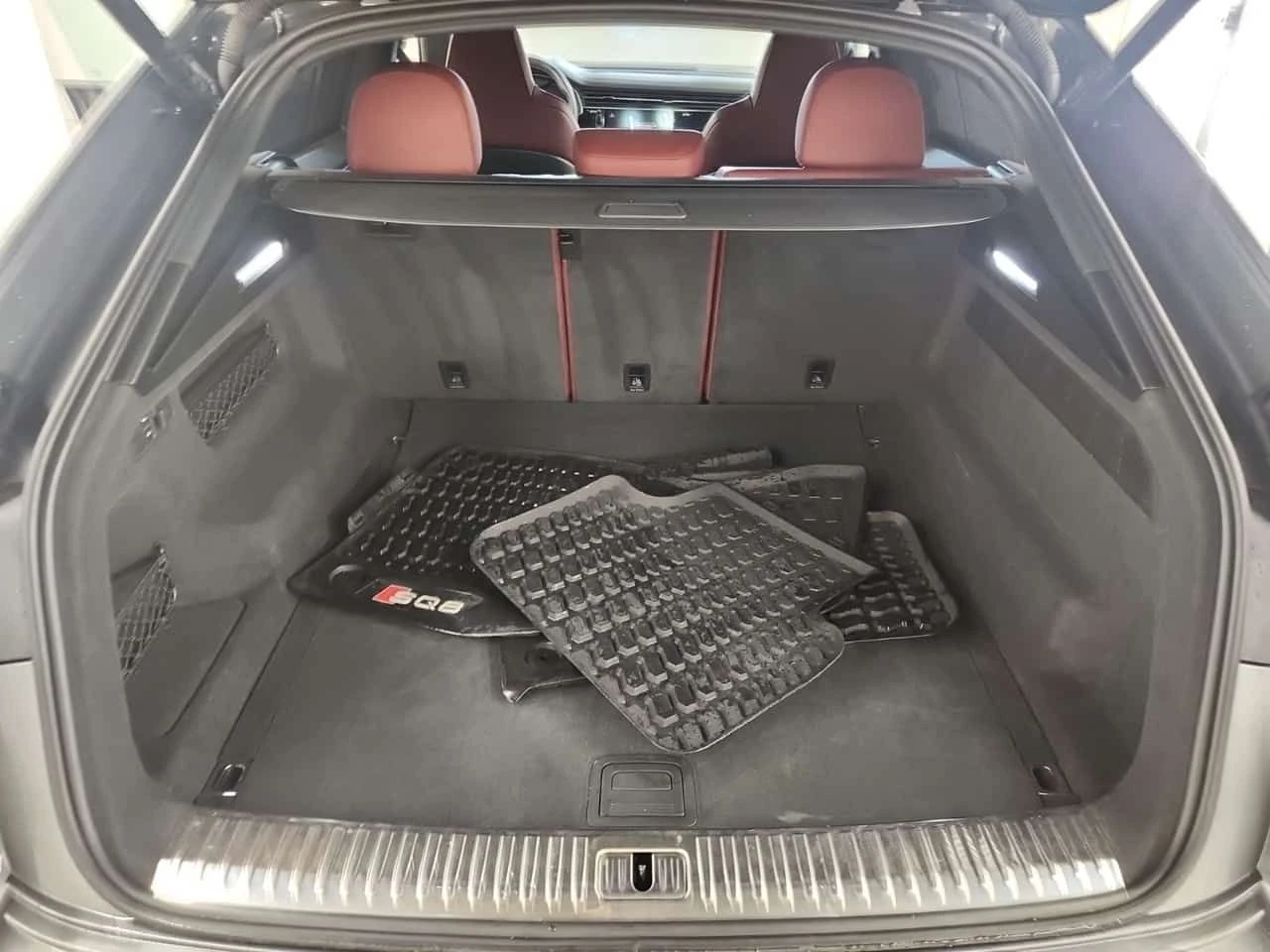 Audi SQ8  4.0 TFSI QUATTRO / DISTRONIC / 360 / MATRIX , снимка 6 - Автомобили и джипове - 55446302