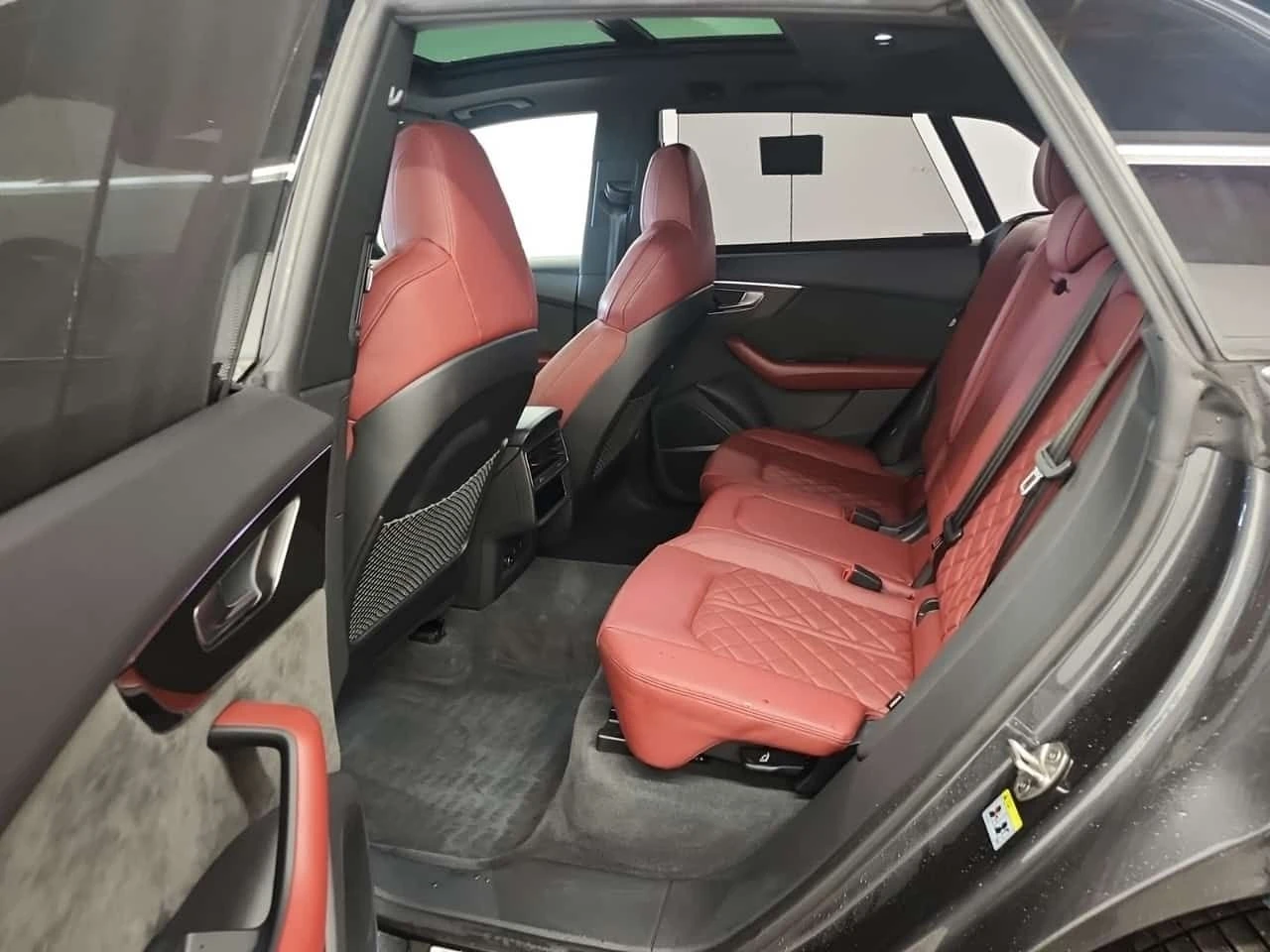 Audi SQ8  4.0 TFSI QUATTRO / DISTRONIC / 360 / MATRIX , снимка 14 - Автомобили и джипове - 55446302