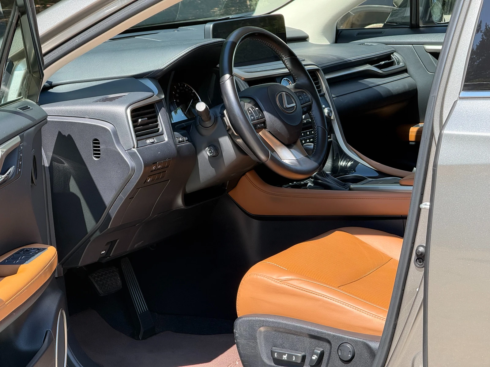 Lexus RX 450h Hybrid E-Four, снимка 10 - Автомобили и джипове - 55657130