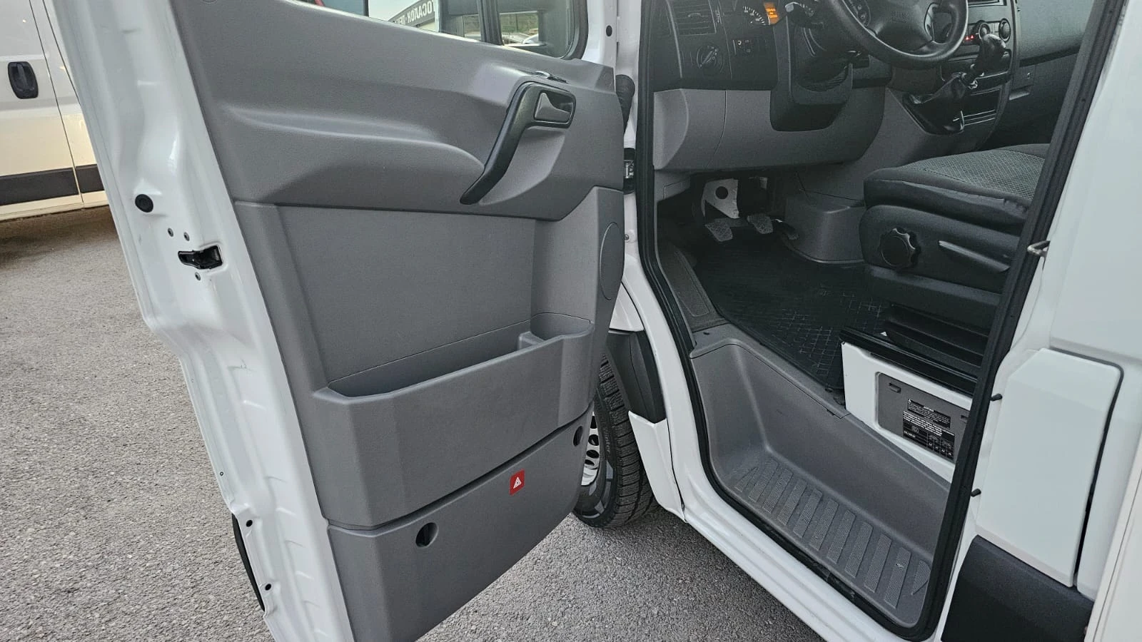 Mercedes-Benz Sprinter 319 3.0D 6SP CH-П. БОРД-ХЛАДИЛЕН-ИСТОРИЯ-ТОП СЪСТ., снимка 7 - Бусове и автобуси - 56034199