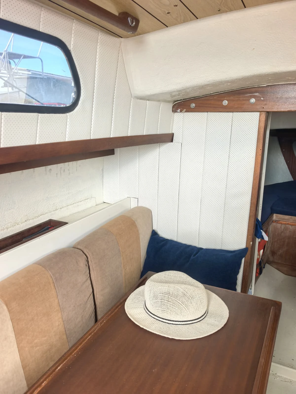 ���������� ����� Albin Marin Vega | Mobile.bg � ����������� 12