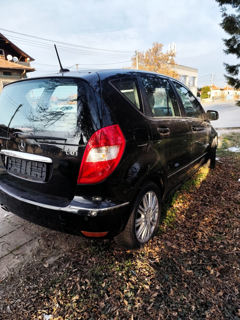 Mercedes-Benz A 180 Много запазена/Всички екстри за модела, снимка 3 - Автомобили и джипове - 49286831