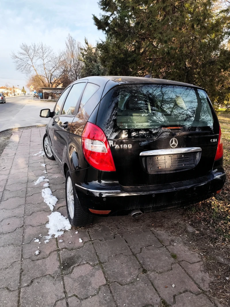 Mercedes-Benz A 180 Много запазена/Всички екстри за модела, снимка 2 - Автомобили и джипове - 49286831