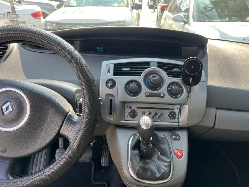 Renault Scenic, снимка 13 - Автомобили и джипове - 49445096