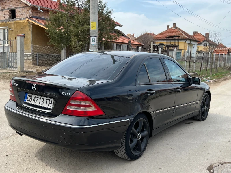 Mercedes-Benz C 220, снимка 3 - Автомобили и джипове - 49517593