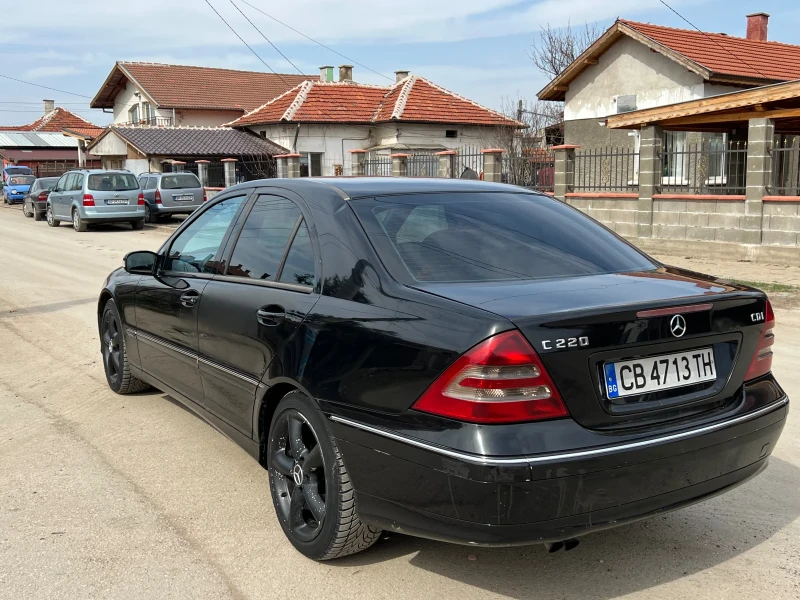 Mercedes-Benz C 220, снимка 4 - Автомобили и джипове - 49517593