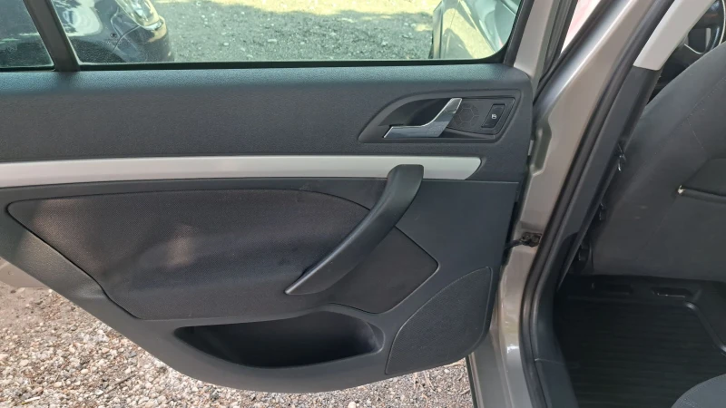 Skoda Octavia SCAUT  4x4, снимка 7 - Автомобили и джипове - 51295477