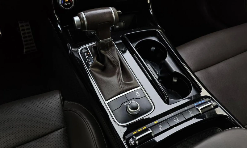 Kia Stinger 2.0 Turbo AWD * НАЙ-ДОБРА ЦЕНА В БЪЛГАРИЯ* , снимка 9 - Автомобили и джипове - 51967194