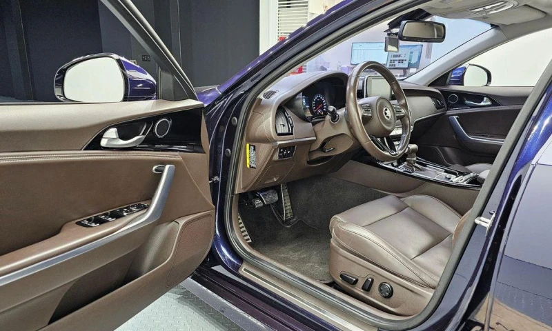 Kia Stinger 2.0 Turbo AWD * НАЙ-ДОБРА ЦЕНА В БЪЛГАРИЯ* , снимка 11 - Автомобили и джипове - 51967194