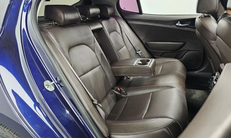 Kia Stinger 2.0 Turbo AWD * НАЙ-ДОБРА ЦЕНА В БЪЛГАРИЯ* , снимка 12 - Автомобили и джипове - 51967194