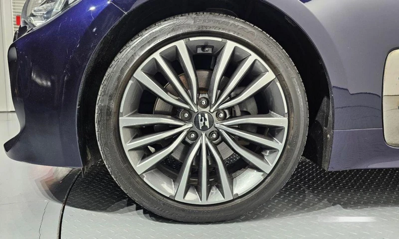 Kia Stinger 2.0 Turbo AWD * НАЙ-ДОБРА ЦЕНА В БЪЛГАРИЯ* , снимка 5 - Автомобили и джипове - 51967194