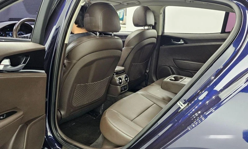 Kia Stinger 2.0 Turbo AWD * НАЙ-ДОБРА ЦЕНА В БЪЛГАРИЯ* , снимка 13 - Автомобили и джипове - 51967194