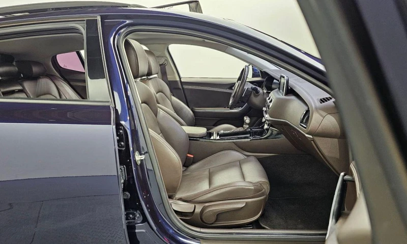 Kia Stinger 2.0 Turbo AWD * НАЙ-ДОБРА ЦЕНА В БЪЛГАРИЯ* , снимка 10 - Автомобили и джипове - 51967194