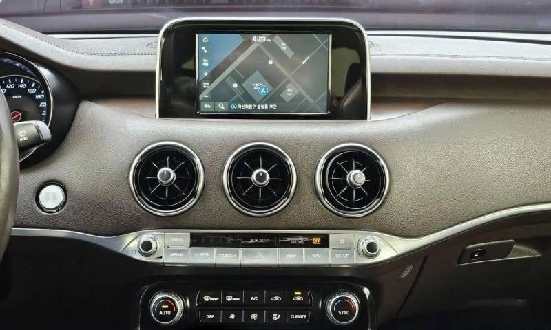 Kia Stinger 2.0 Turbo AWD * НАЙ-ДОБРА ЦЕНА В БЪЛГАРИЯ* , снимка 15 - Автомобили и джипове - 51967194