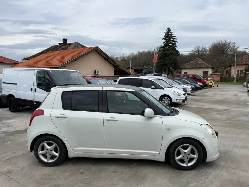 Suzuki Swift 1.3i КЛИМАТИК, снимка 4 - Автомобили и джипове - 52717612
