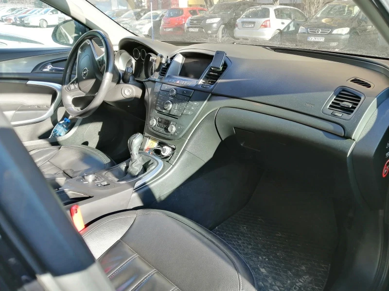Opel Insignia, снимка 13 - Автомобили и джипове - 52726063