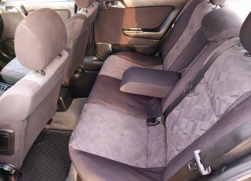 Opel Astra 1.6, снимка 15 - Автомобили и джипове - 53100330