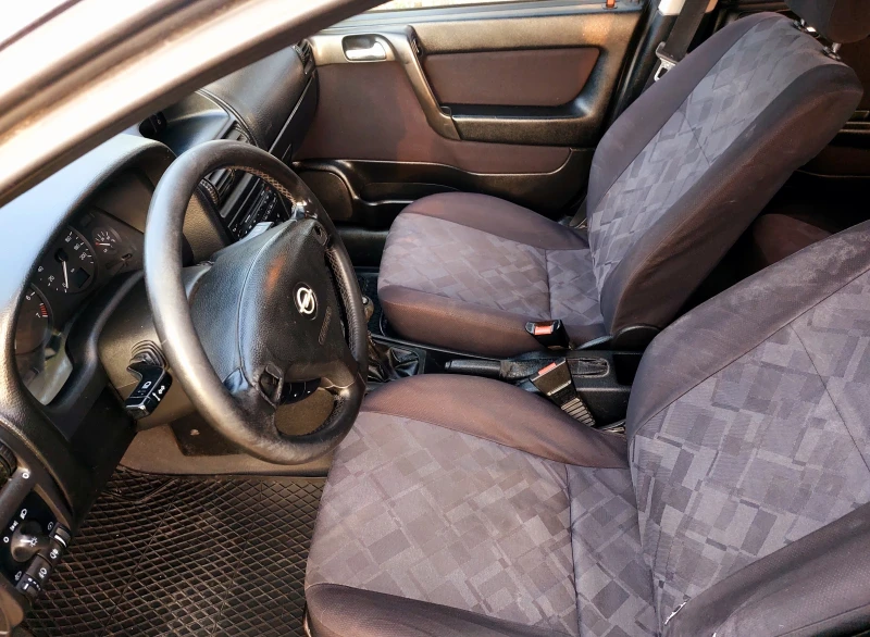 Opel Astra 1.6, снимка 14 - Автомобили и джипове - 53100330