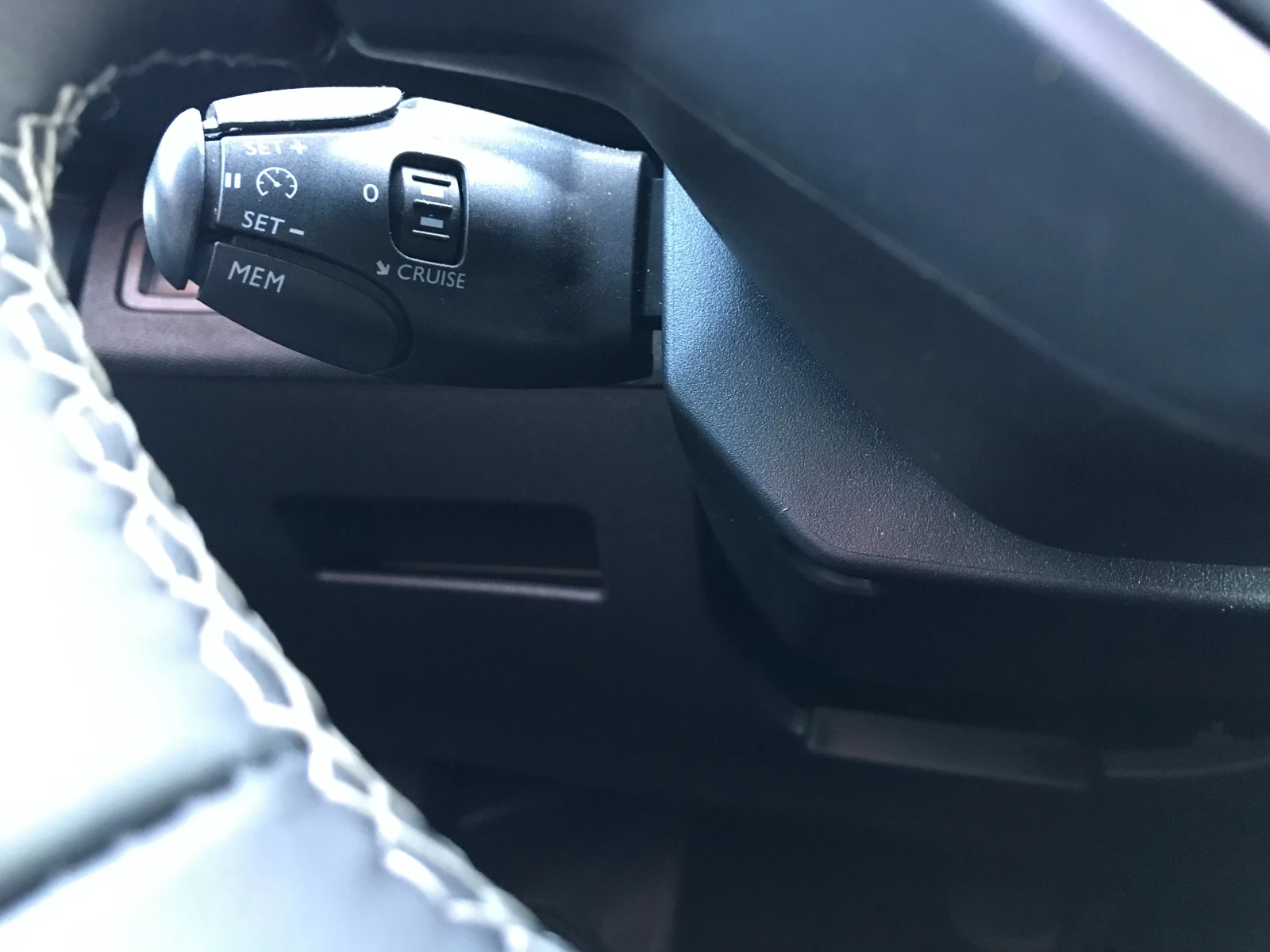 Peugeot 3008 ALLURE - изображение 10
