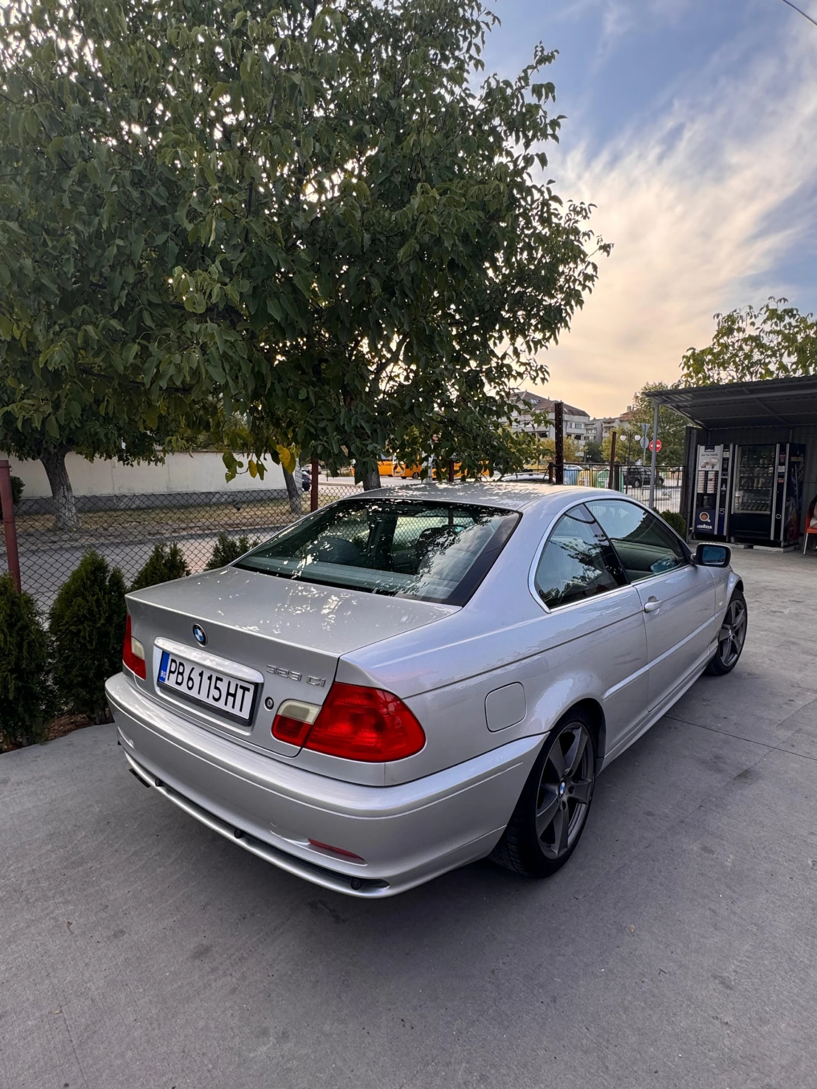 BMW 323  - изображение 3