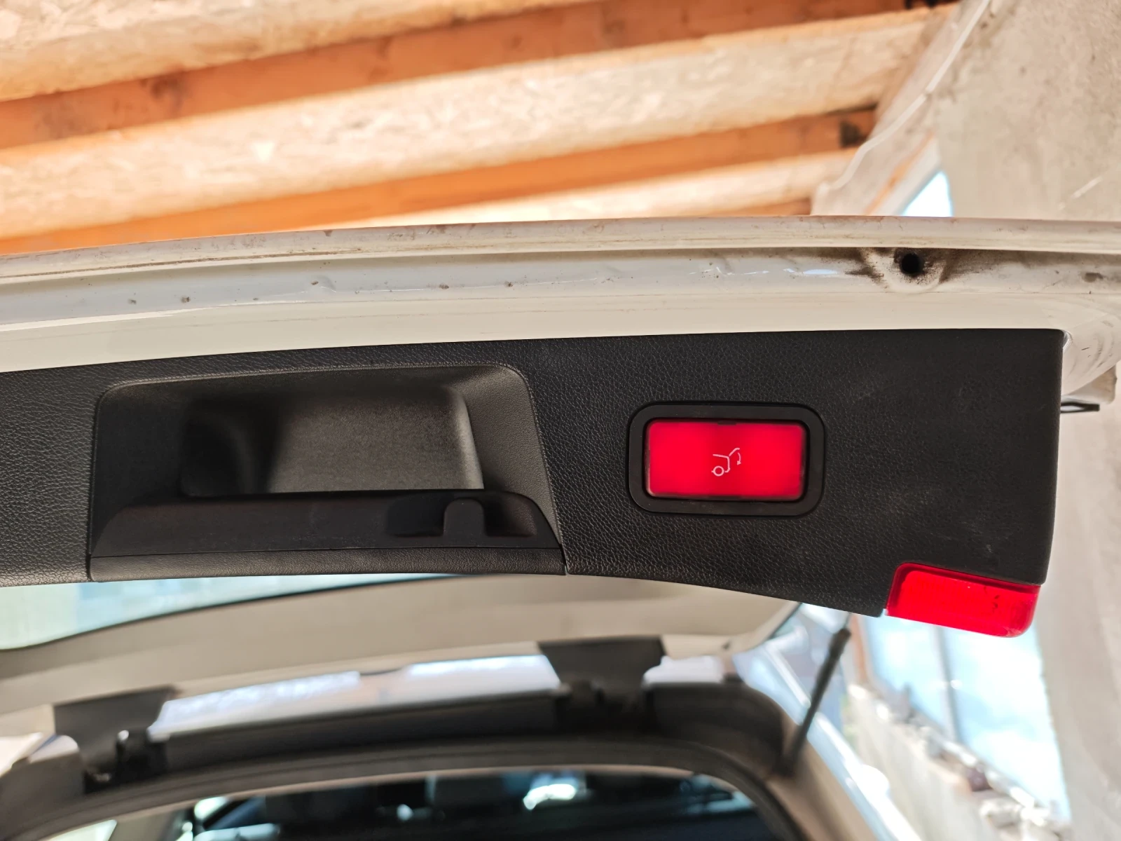 Mercedes-Benz E 200, снимка 9 - Автомобили и джипове - 53925180