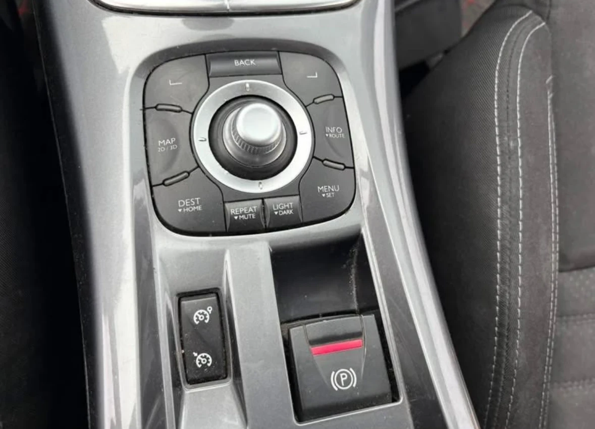 Renault Laguna Coupe 2.0 170кс 2012г, снимка 10 - Автомобили и джипове - 53937960