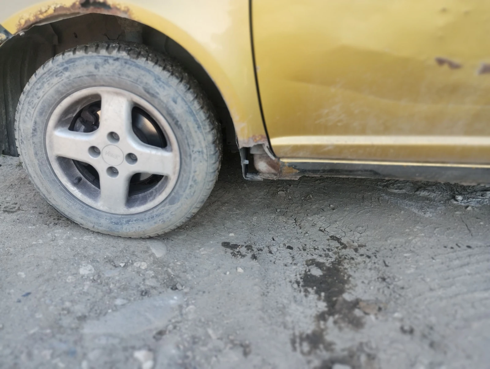 Toyota Yaris 2000, снимка 9 - Автомобили и джипове - 54475557