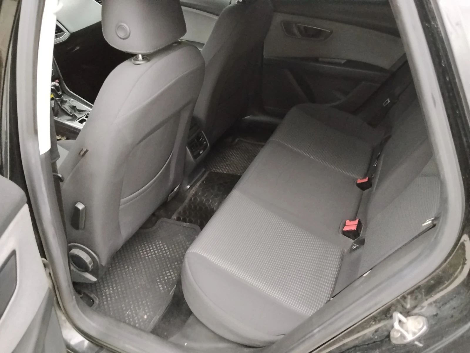 Seat Leon 1.5метан, снимка 8 - Автомобили и джипове - 55479587