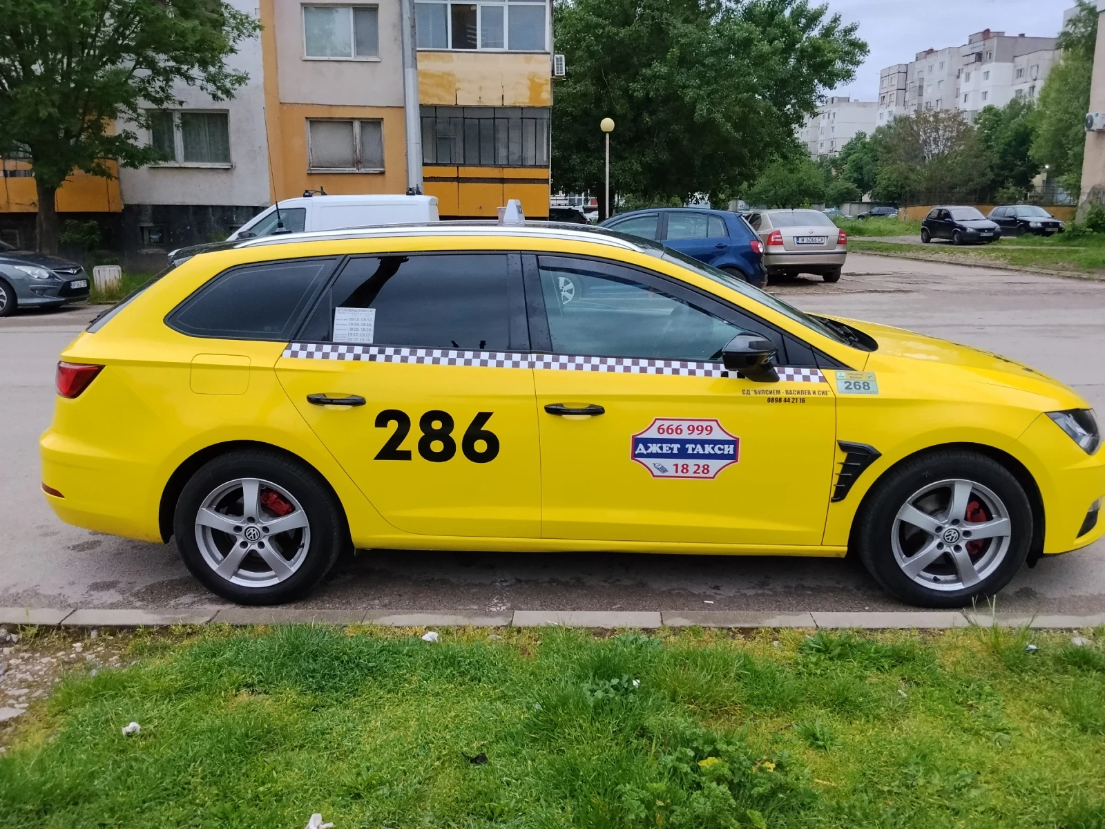 Seat Leon 1.5метан, снимка 3 - Автомобили и джипове - 55479587