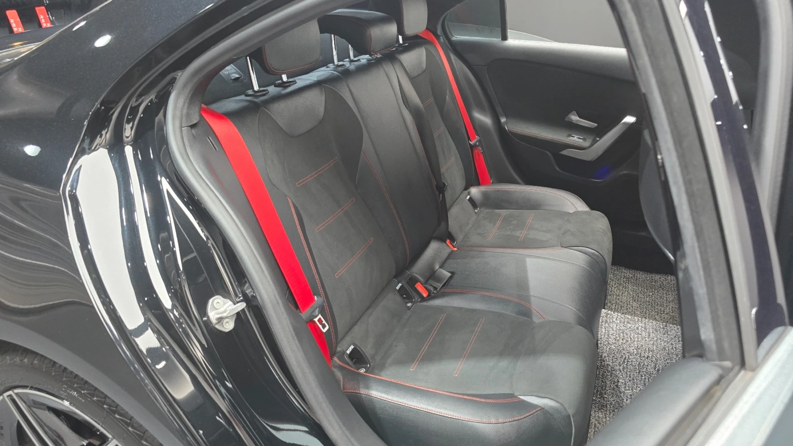 Mercedes-Benz A 35 AMG line, 4MATIC, снимка 13 - Автомобили и джипове - 56021570