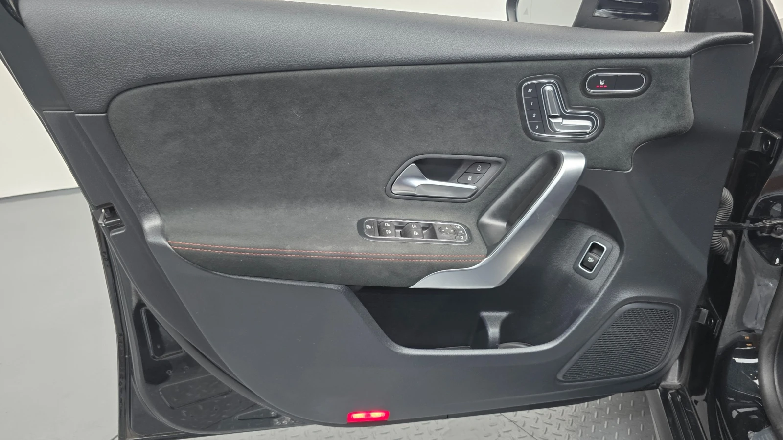 Mercedes-Benz A 35 AMG line, 4MATIC, снимка 10 - Автомобили и джипове - 56021570