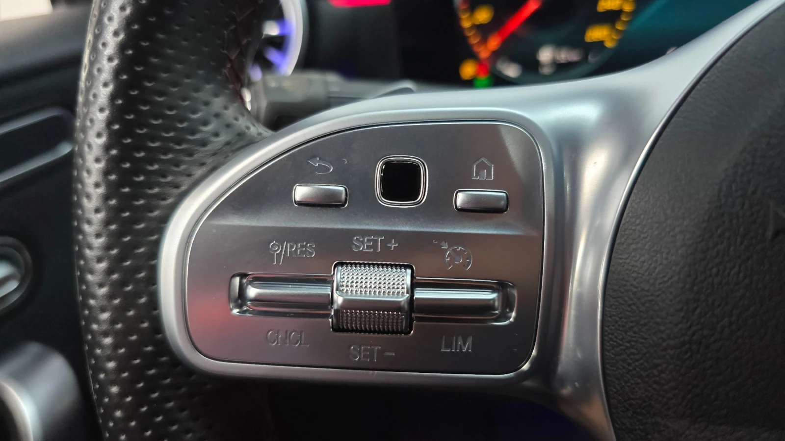 Mercedes-Benz A 35 AMG line, 4MATIC, снимка 7 - Автомобили и джипове - 56021570