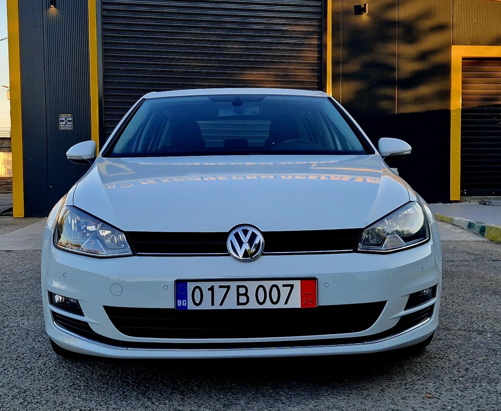 VW Golf VII 1.6 TDI Highline BlueMotion Tech, снимка 2 - Автомобили и джипове - 56114668