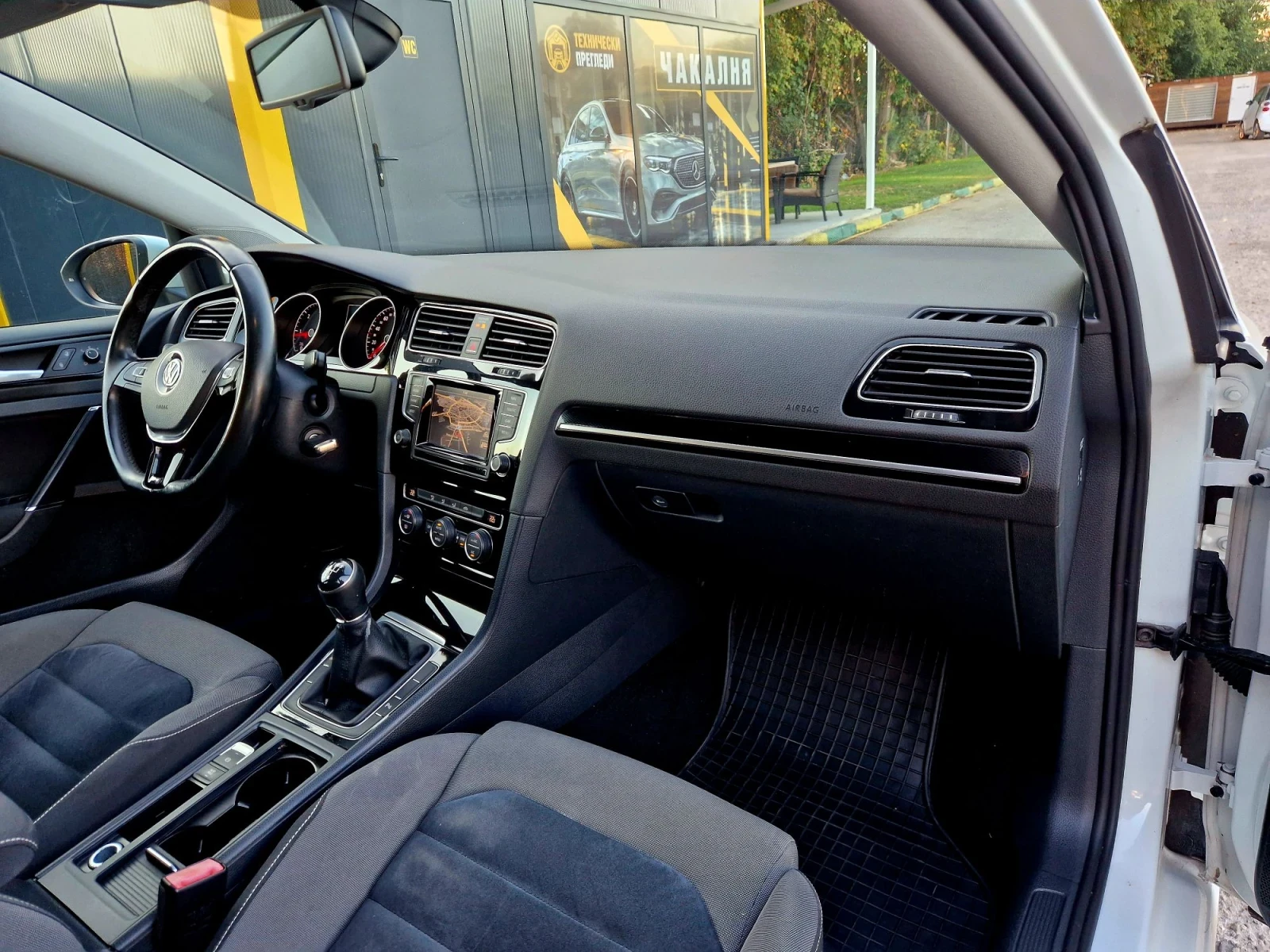 VW Golf VII 1.6 TDI Highline BlueMotion Tech, снимка 13 - Автомобили и джипове - 56114668