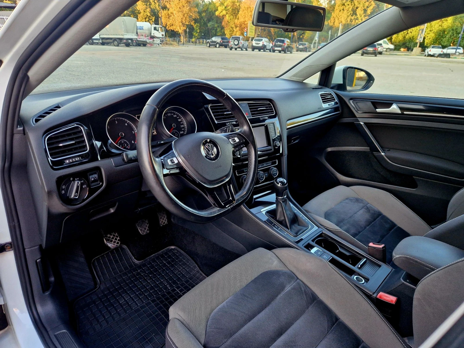 VW Golf VII 1.6 TDI Highline BlueMotion Tech, снимка 9 - Автомобили и джипове - 56114668