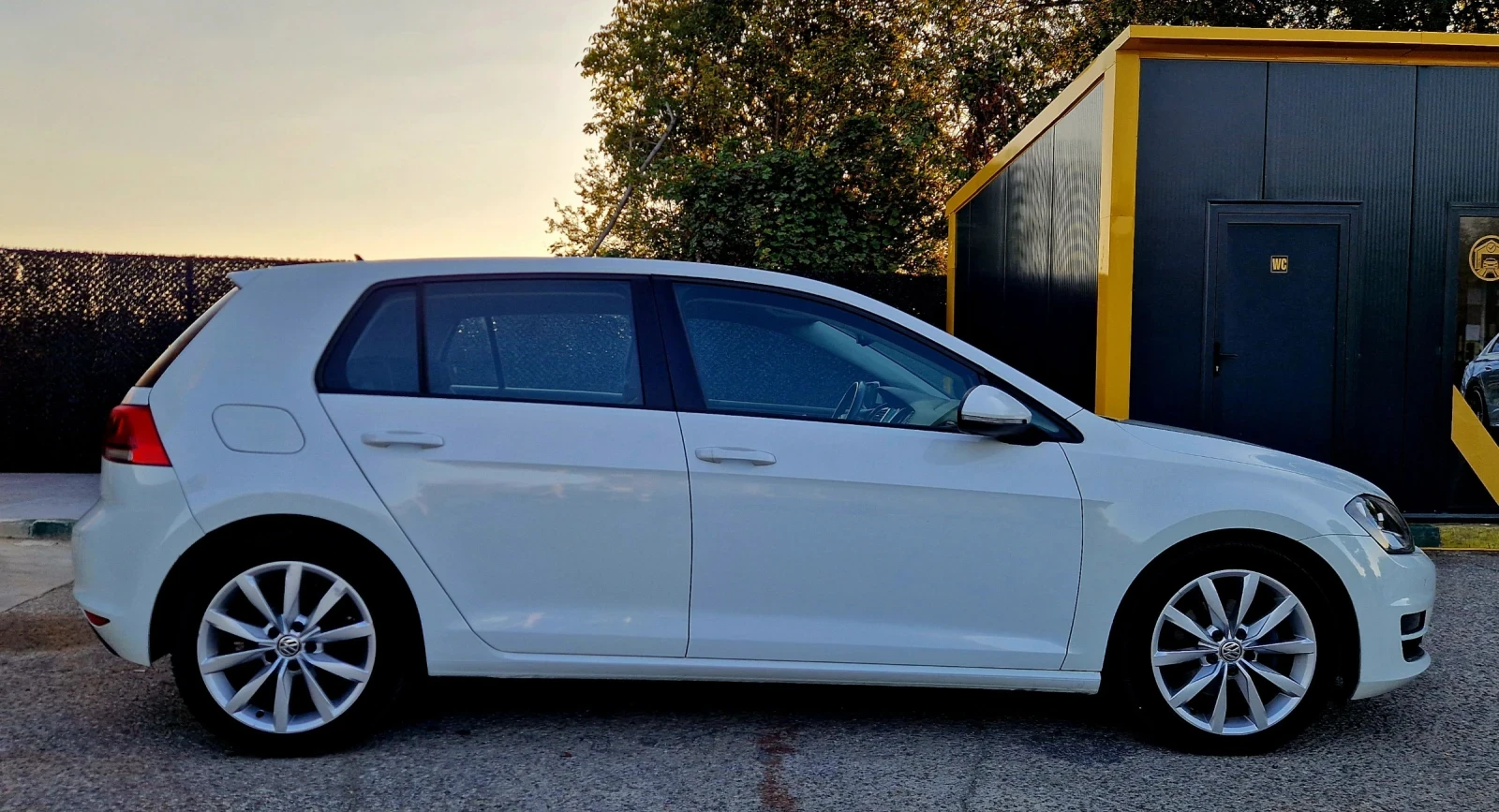 VW Golf VII 1.6 TDI Highline BlueMotion Tech, снимка 8 - Автомобили и джипове - 56114668
