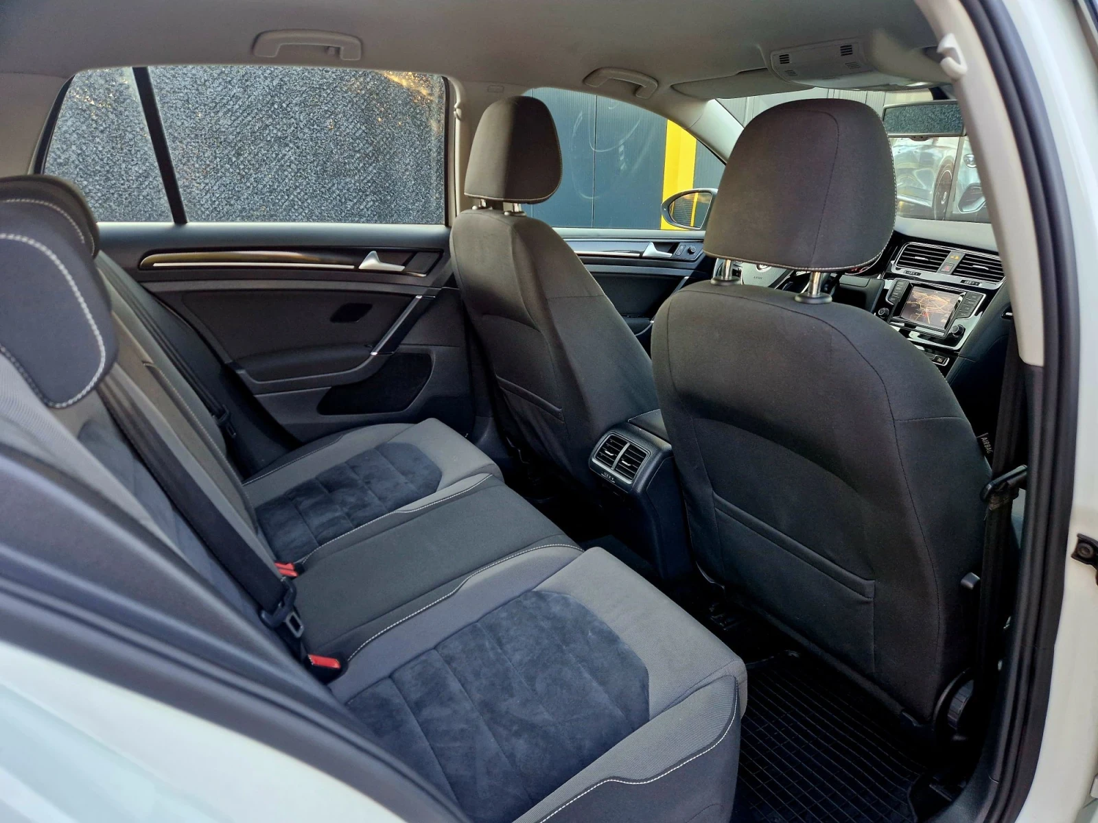 VW Golf VII 1.6 TDI Highline BlueMotion Tech, снимка 14 - Автомобили и джипове - 56114668