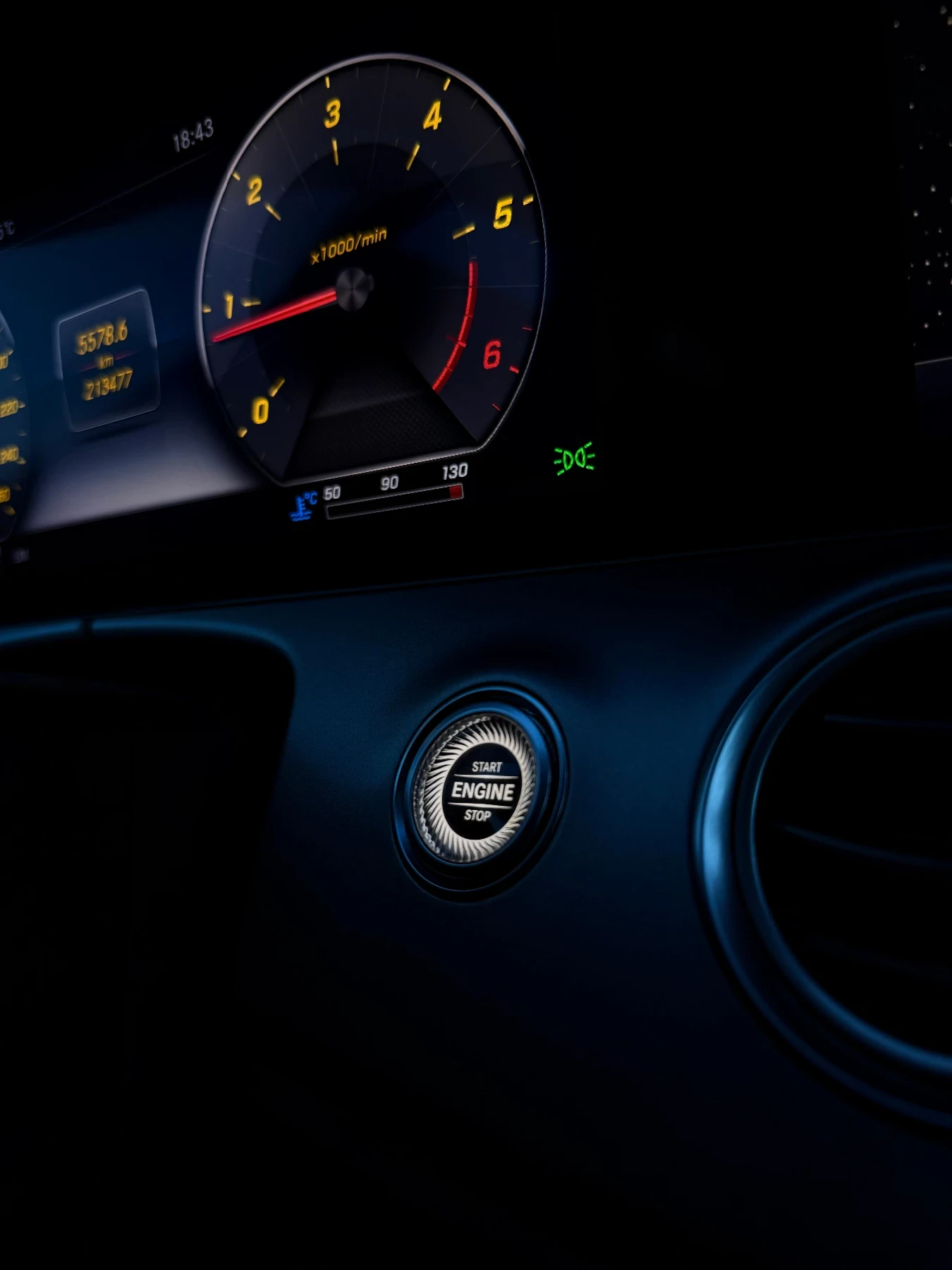 Mercedes-Benz E 220 * DIGITAL* , снимка 15 - Автомобили и джипове - 56504724