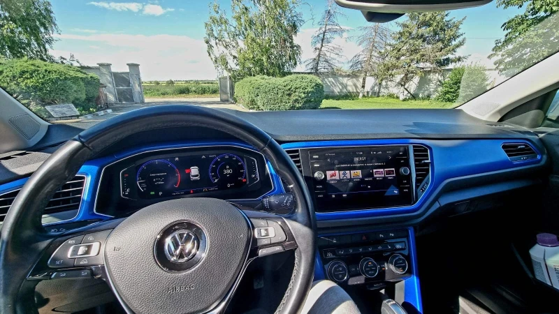 VW T-Roc, снимка 8 - Автомобили и джипове - 49537700