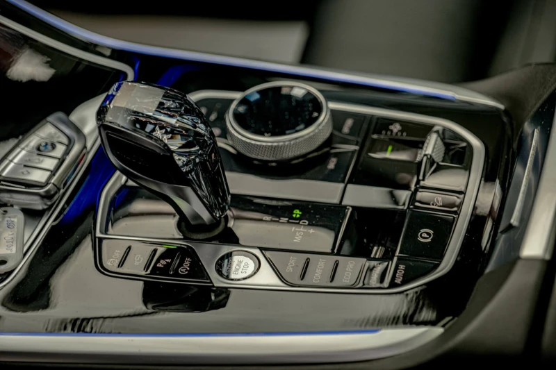 BMW X7 40i/Indiv/M-Technik/Bower&Wilkins Diamond/SKY Loun, снимка 12 - Автомобили и джипове - 51826433