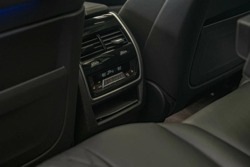 BMW X7 40i/Indiv/M-Technik/Bower&Wilkins Diamond/SKY Loun, снимка 10 - Автомобили и джипове - 51826433