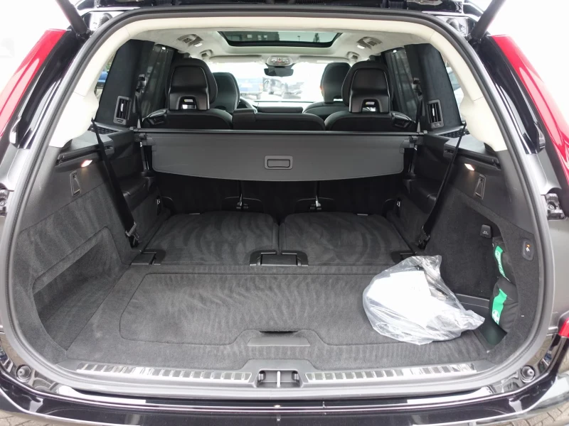 Volvo Xc90 ULTRA/455HP/T8/7S/PANO/H&K/360/HUD/AHK/LED/685g, снимка 16 - Автомобили и джипове - 53035188