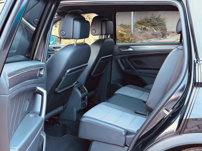 VW Tiguan Allspace 2.0TDI-200KC-R-LINE-7МЕСТЕН-KEYLESS-КАМЕРА-УНИКАТ-, снимка 11 - Автомобили и джипове - 53051295