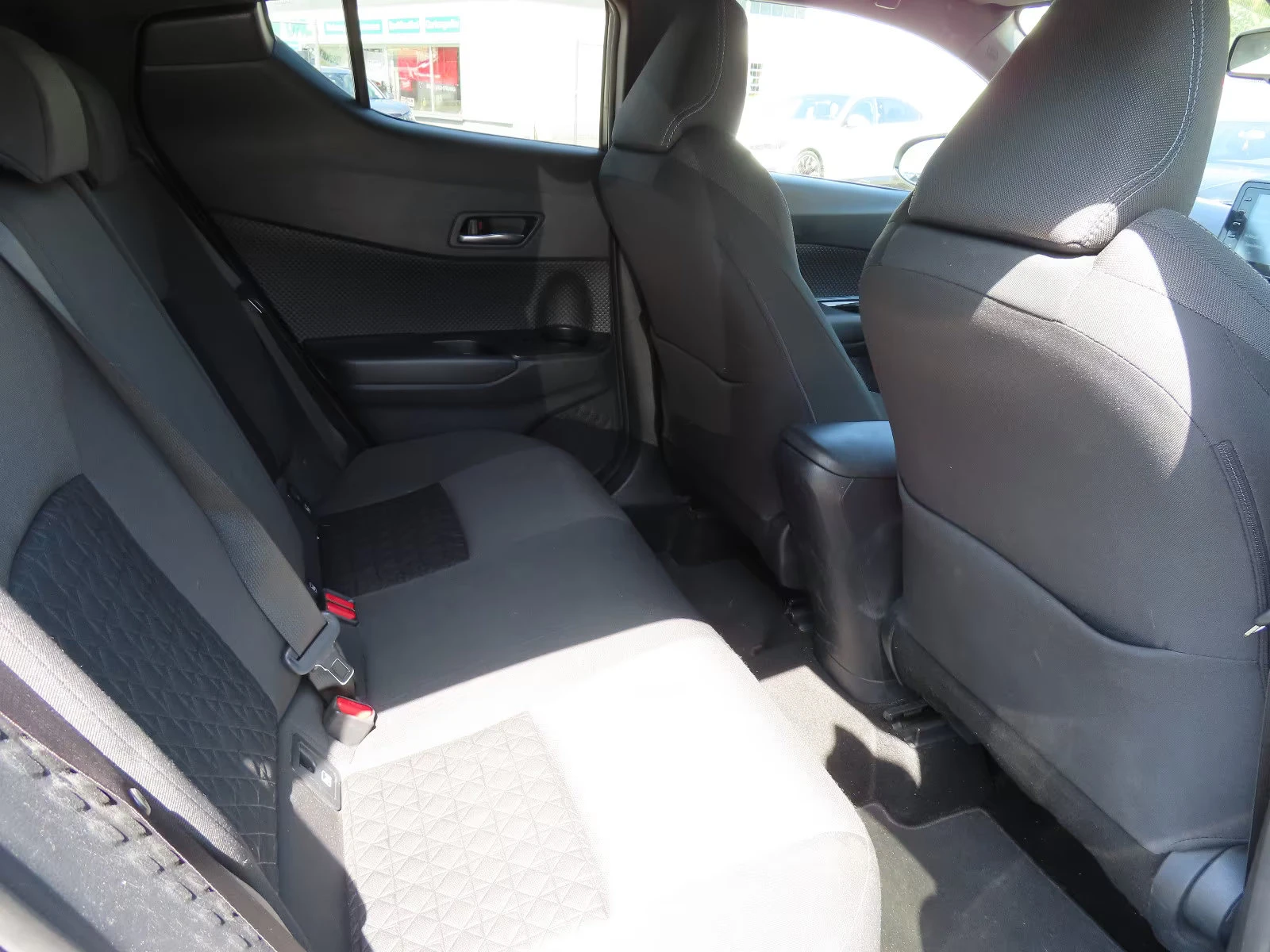 Toyota C-HR 1.8/STYLE/122HP/HYBRID/CARPLAY/L.ASSIST/DAB/443f - изображение 10