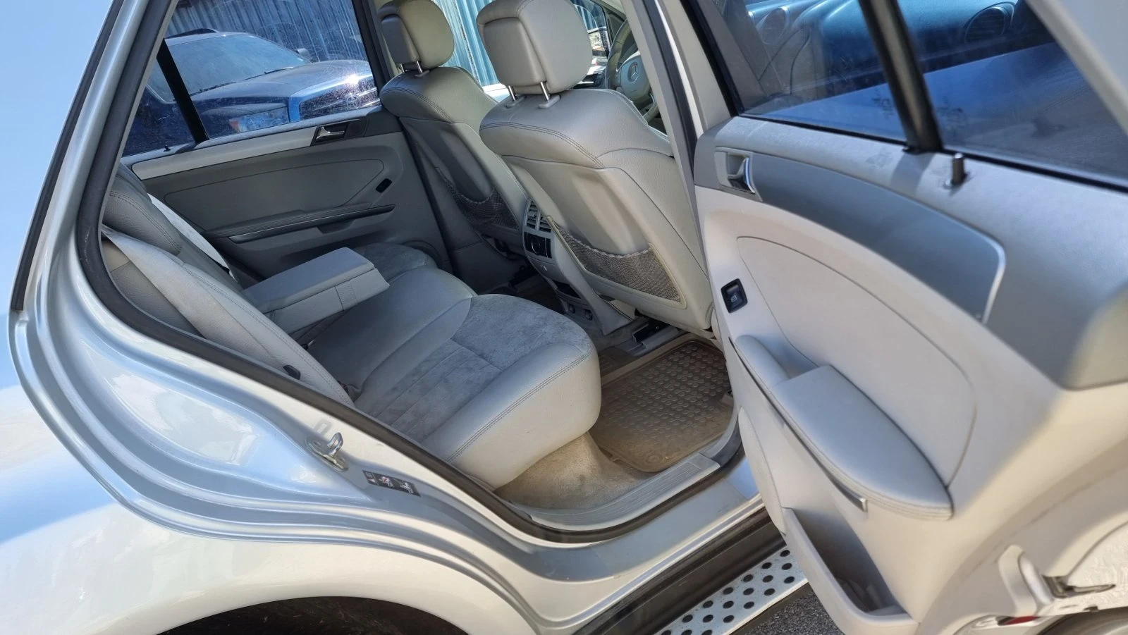 Mercedes-Benz ML 320, снимка 10 - Автомобили и джипове - 54237669