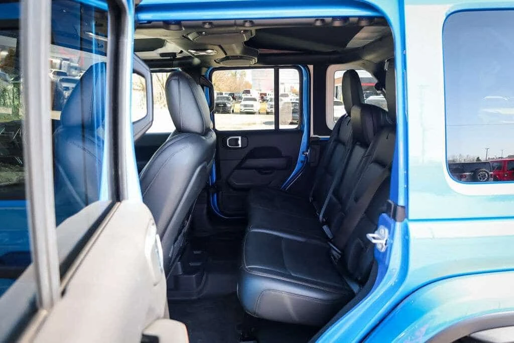 Jeep Wrangler * : Navi, Apple Car Play, Htd Seats * CARFAX * ЦЕН, снимка 9 - Автомобили и джипове - 54784916
