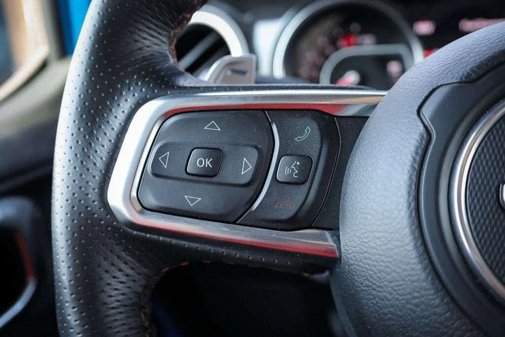 Jeep Wrangler * : Navi, Apple Car Play, Htd Seats * CARFAX * ЦЕН, снимка 17 - Автомобили и джипове - 54784916