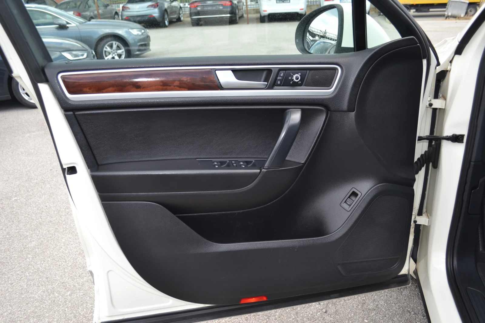 VW Touareg 3.0d, снимка 8 - Автомобили и джипове - 54834722